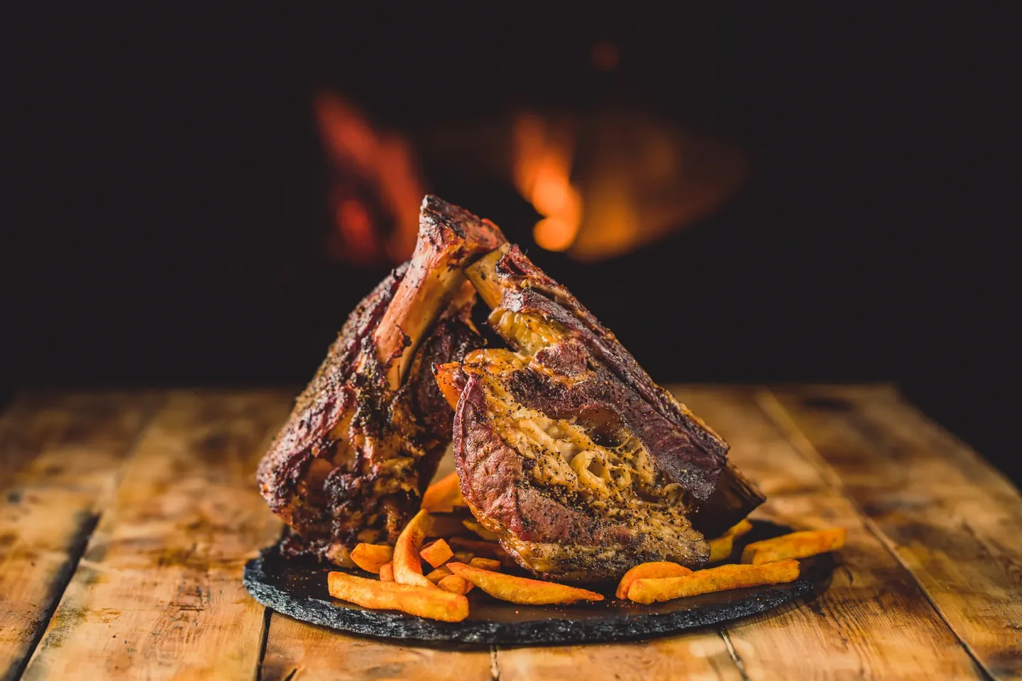 Бавно опушени BBQ ребра